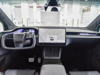 Tesla Model X  Фото №10